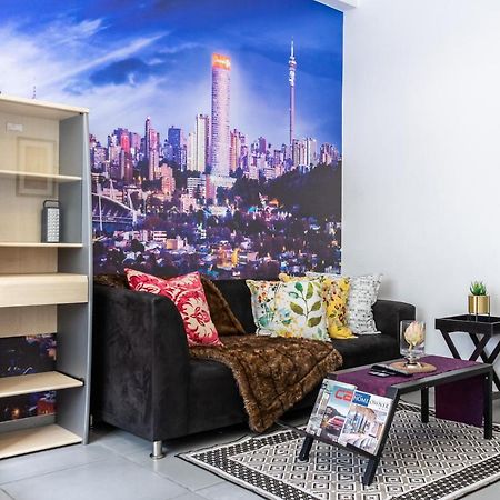 Stunning Maboneng Precinct Studio Apartment At 12 Decades Building Йоганнесбурґ Екстер'єр фото