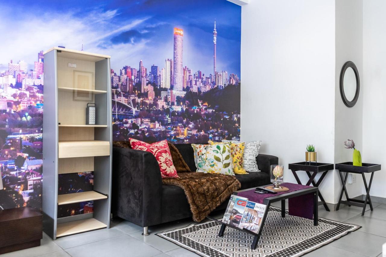 Stunning Maboneng Precinct Studio Apartment At 12 Decades Building Йоганнесбурґ Екстер'єр фото