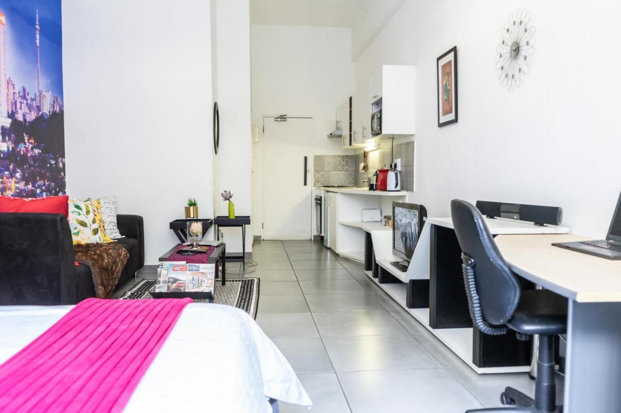 Stunning Maboneng Precinct Studio Apartment At 12 Decades Building Йоганнесбурґ Екстер'єр фото