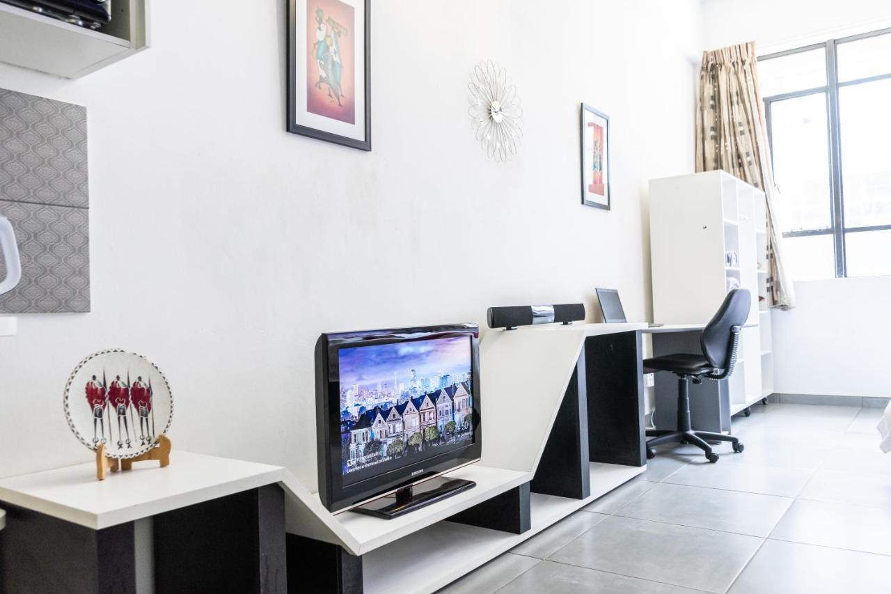 Stunning Maboneng Precinct Studio Apartment At 12 Decades Building Йоганнесбурґ Екстер'єр фото