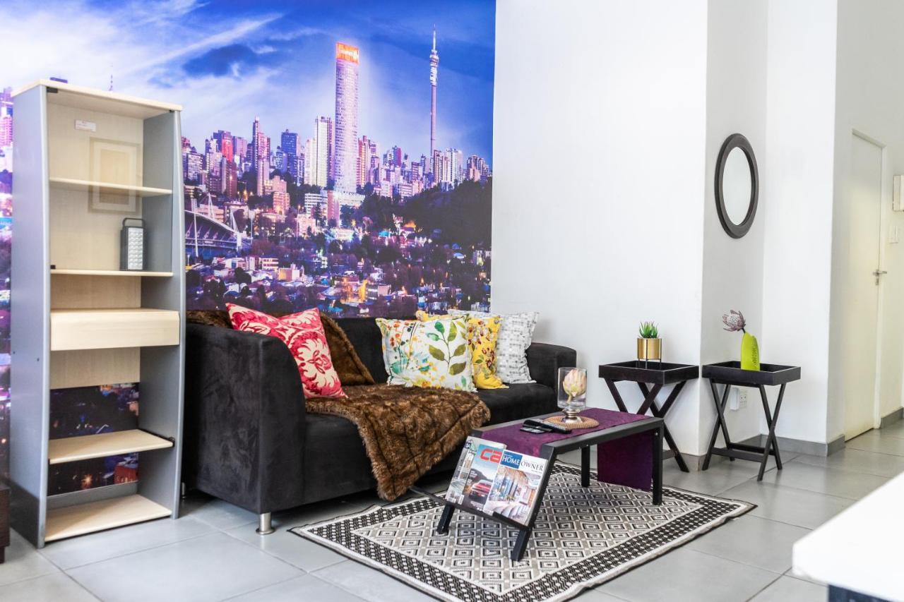 Stunning Maboneng Precinct Studio Apartment At 12 Decades Building Йоганнесбурґ Екстер'єр фото