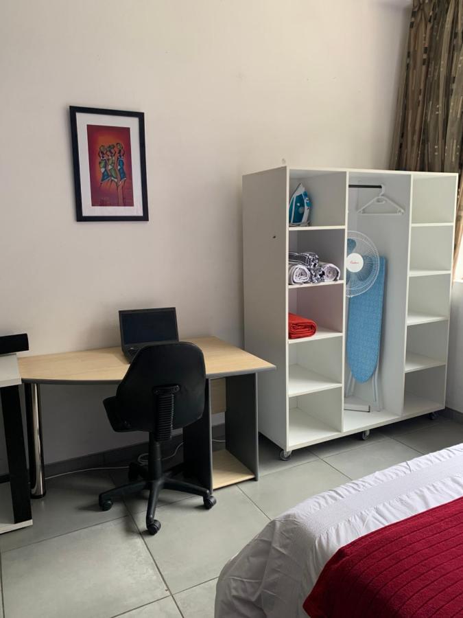 Stunning Maboneng Precinct Studio Apartment At 12 Decades Building Йоганнесбурґ Екстер'єр фото